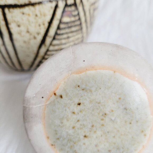 VTG Signed Studio Pottery Jar W Lid Geometric Pattern & Speckled Glaze PLS READ! - Picture 5 of 11